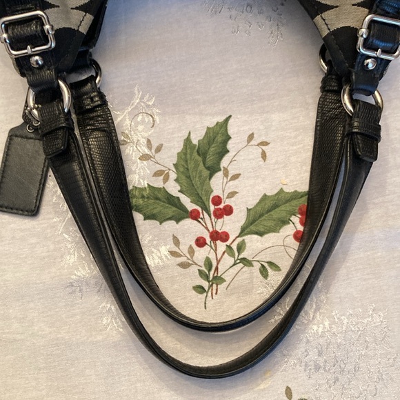 COACH HANDBAG with drawstring bag protector, three compartmentments. - Picture 4 of 11